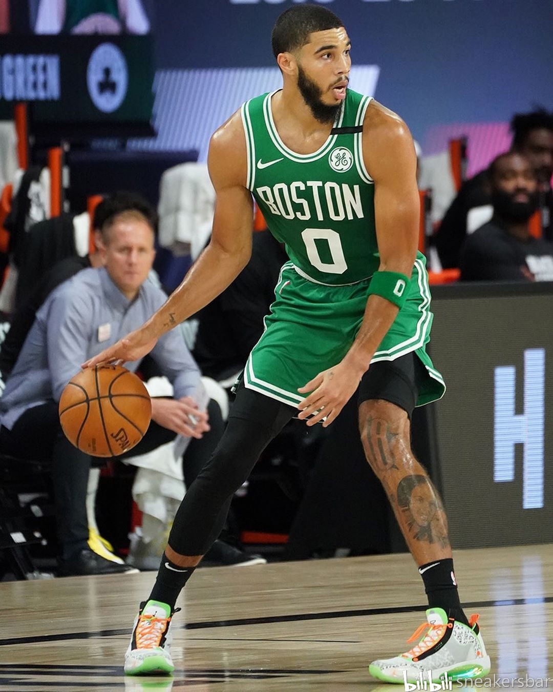 更加精彩纷 更加精彩纷