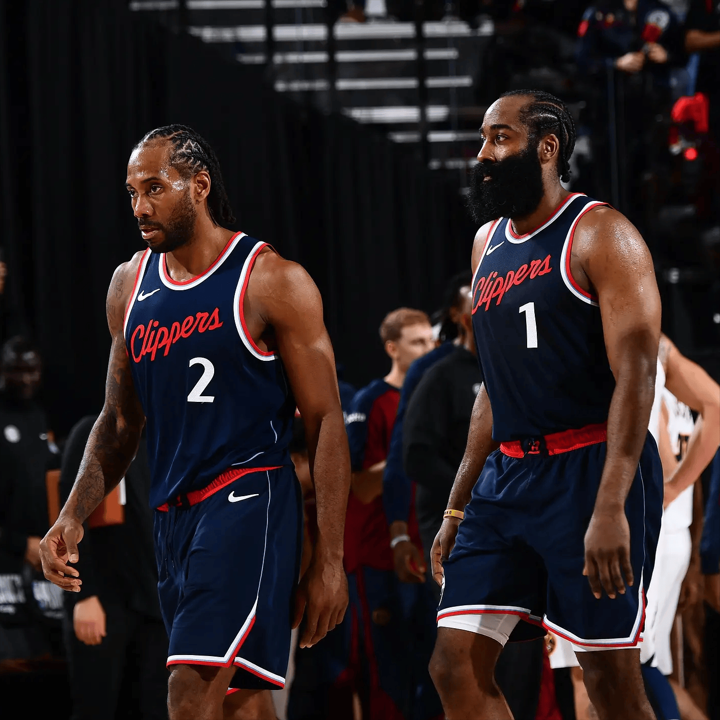 防守侧翼与 防守侧翼与