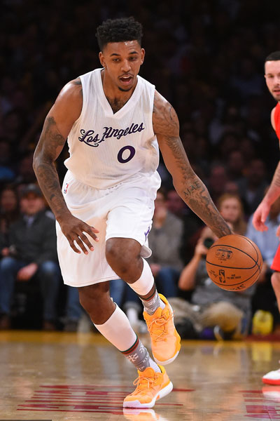 突施冷箭 突施冷箭